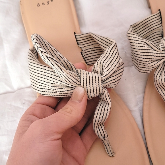 A New Day Bow Flip Flop Sandals - Picture 2 of 6